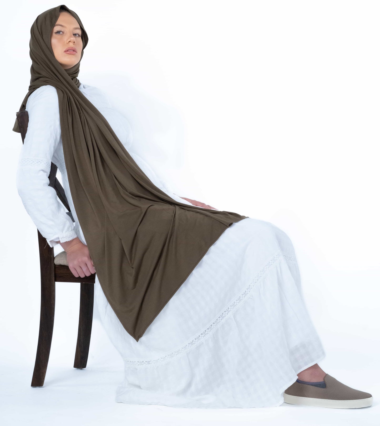 Elegant saddle brown hijab in soft jersey fabric – professional scarf for workwear and business meetings