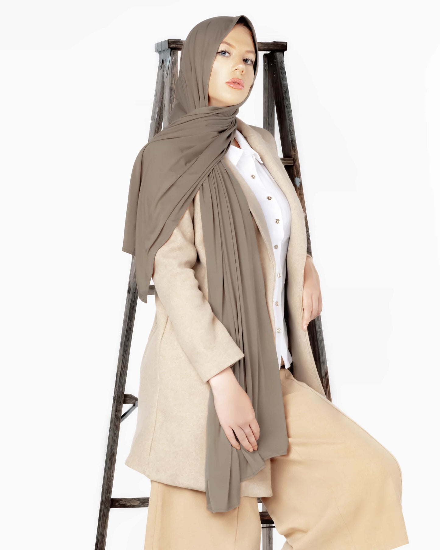 Comfortable tan hijab – versatile scarf for students, travelers, and casual everyday fashion