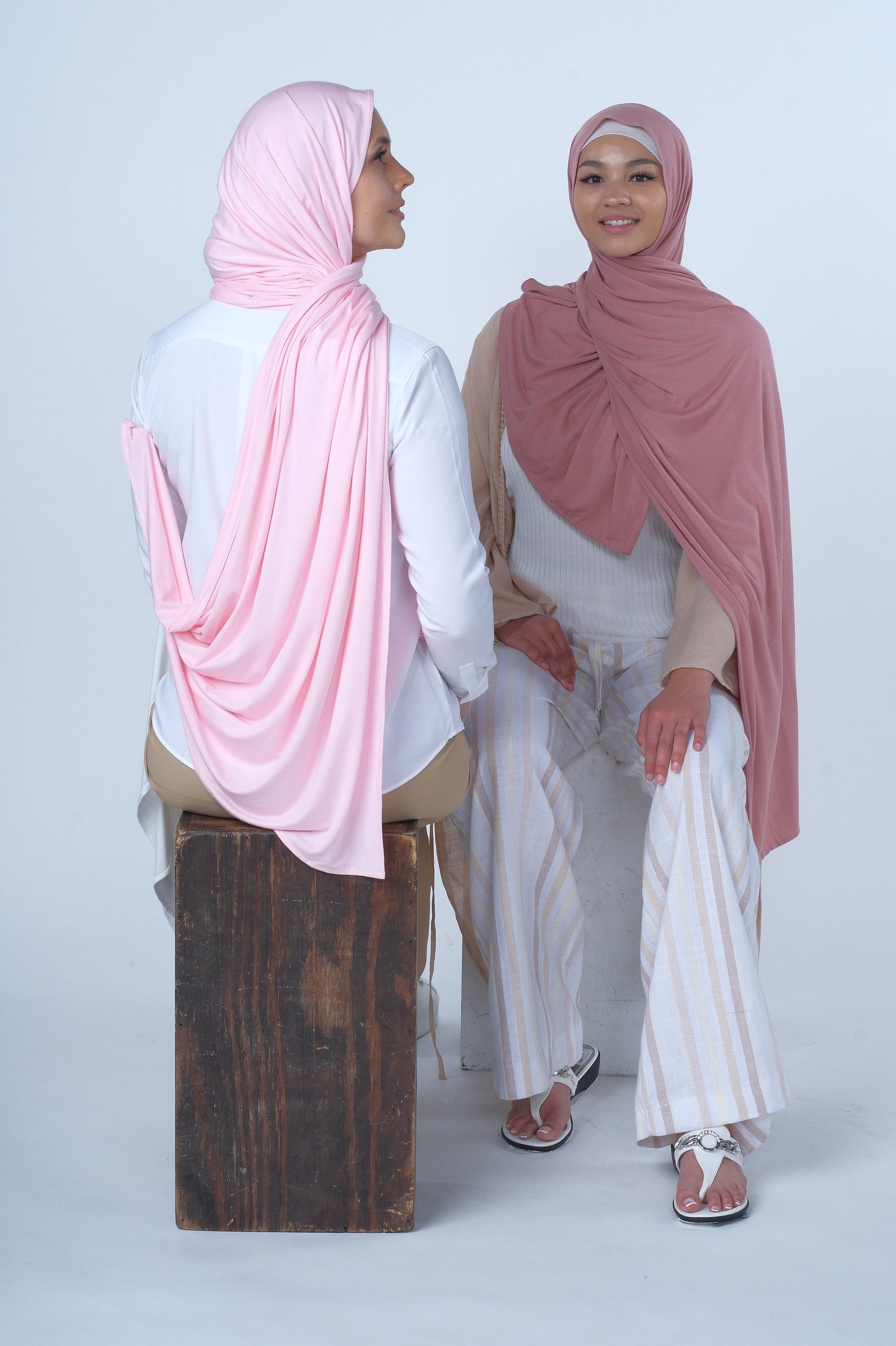 Comfortable rosy brown hijab – lightweight Islamic headscarf for students, travelers, and casual outings
