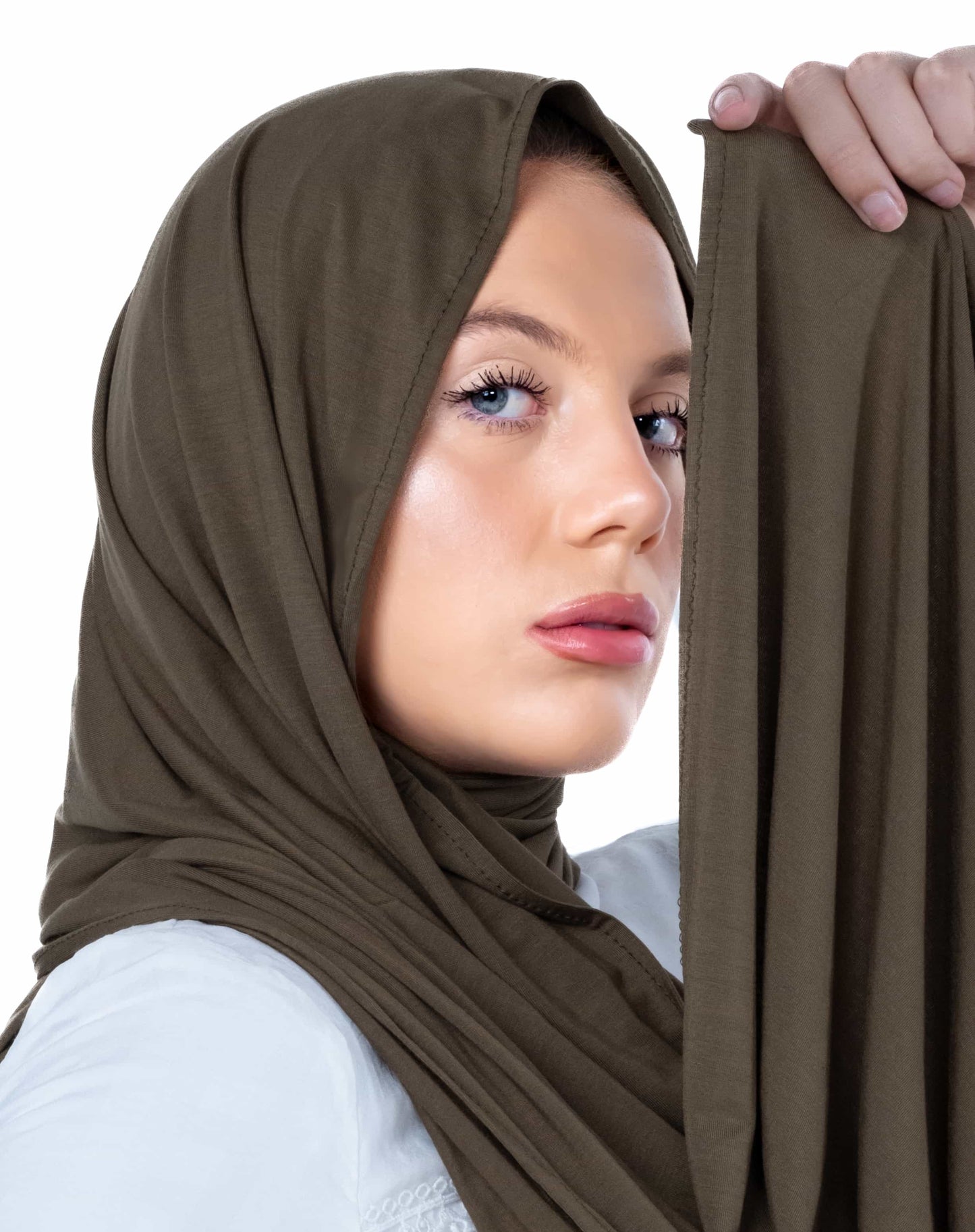 Saddle brown jersey hijab – breathable and stylish headscarf for college girls and youth fashion