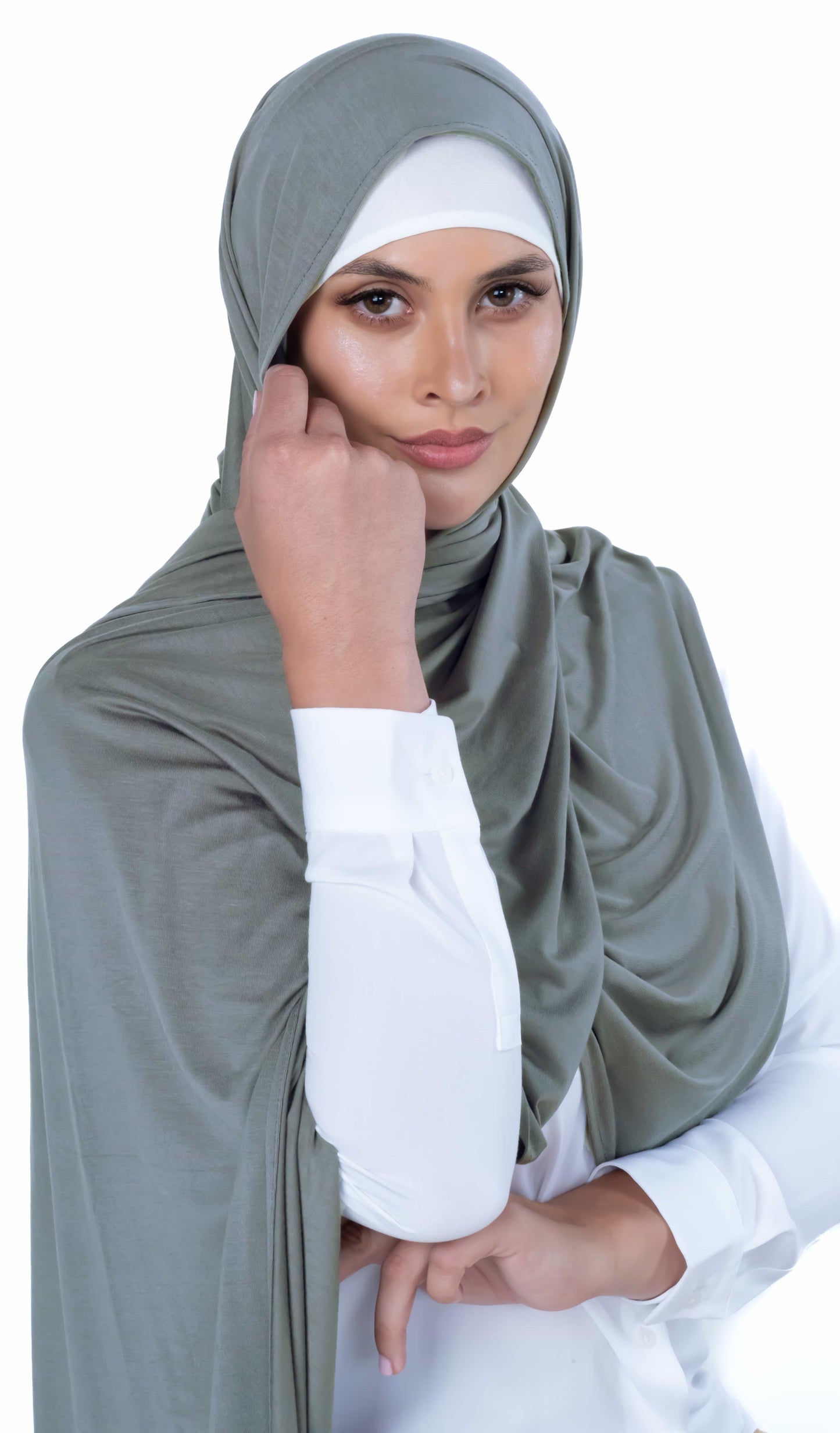 Comfortable grey jersey hijab – versatile Islamic headscarf for daily errands, casual outings, or study sessions