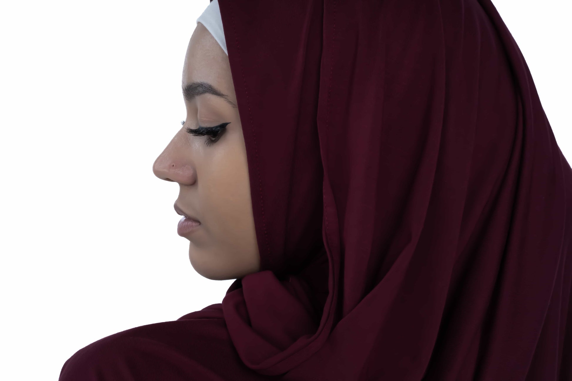 Premium mahogany hijab – wrinkle-resistant jersey scarf perfect for weddings, cultural festivals, and evening occasions