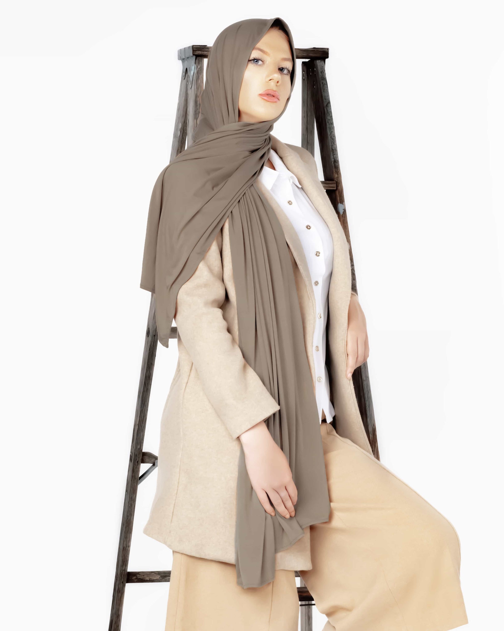 Comfortable tan hijab – versatile scarf for students, travelers, and casual everyday fashion