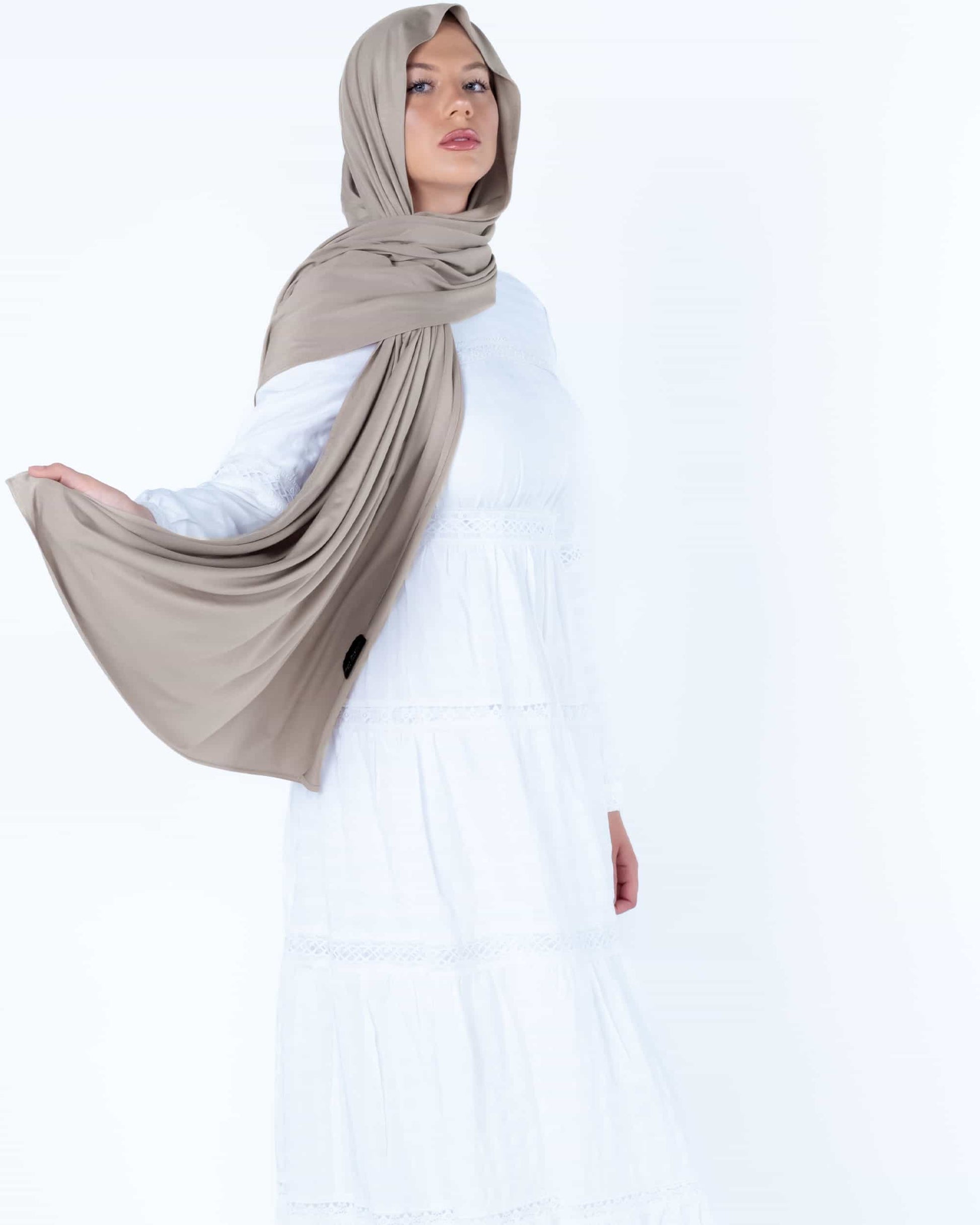 Elegant warm grey hijab in lightweight jersey fabric – professional scarf for office wear and meetings
