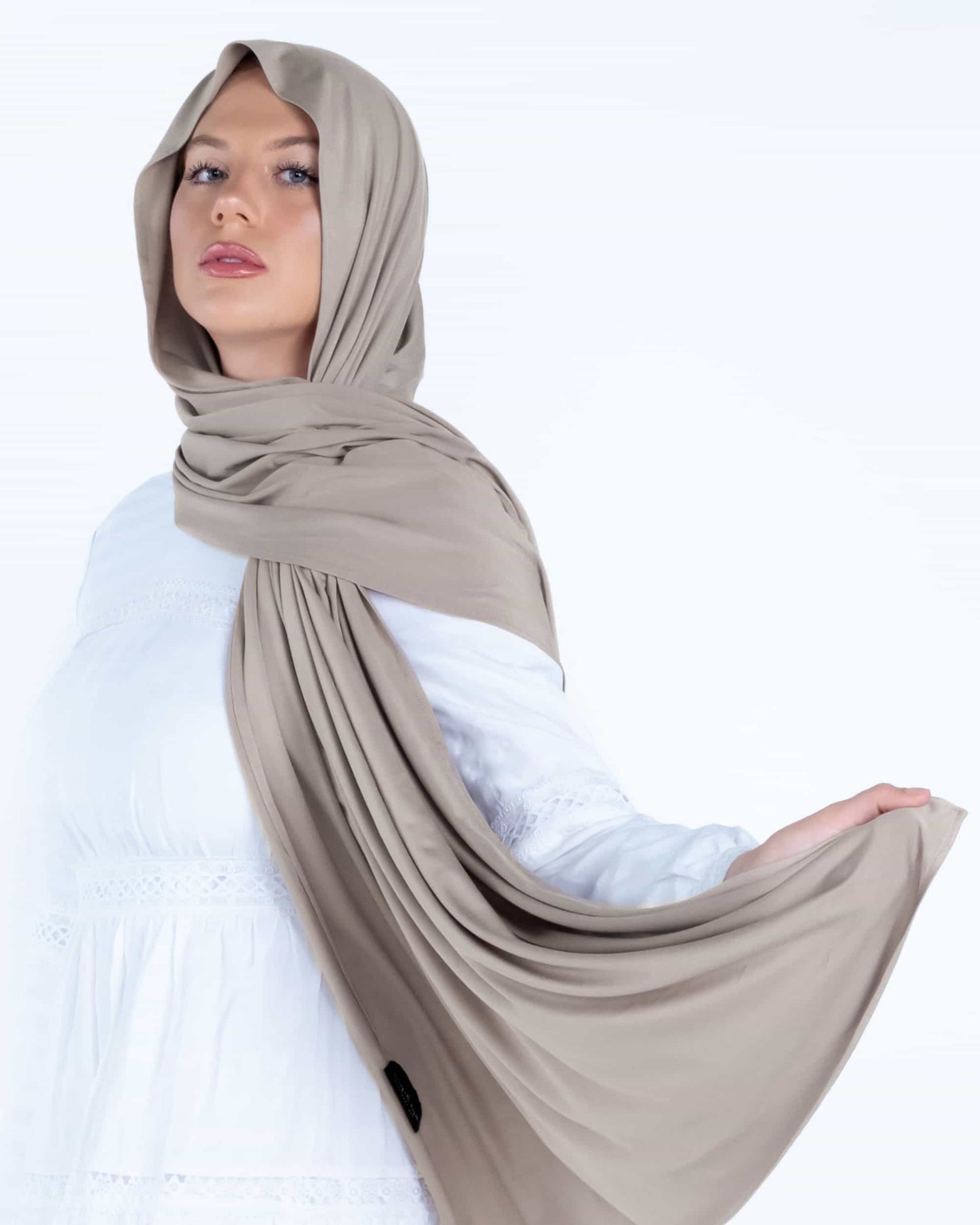 Comfortable warm grey jersey hijab – versatile Islamic headscarf for casual outings, daily errands, or student life