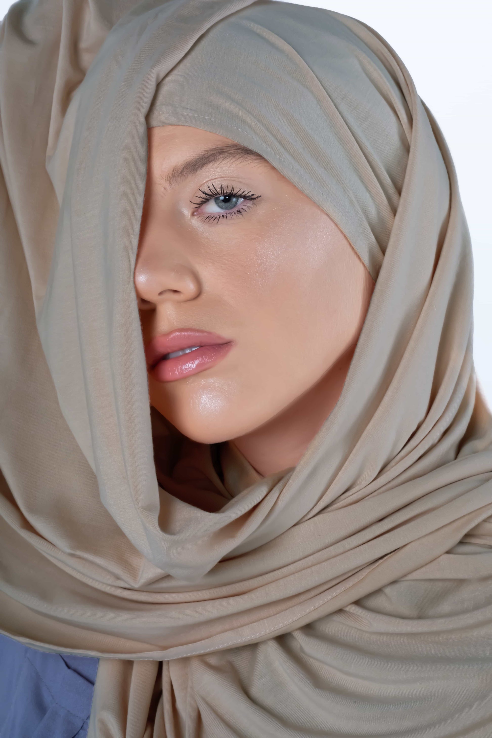 Warm grey jersey hijab – soft, breathable headscarf ideal for college girls and modest youth fashion”